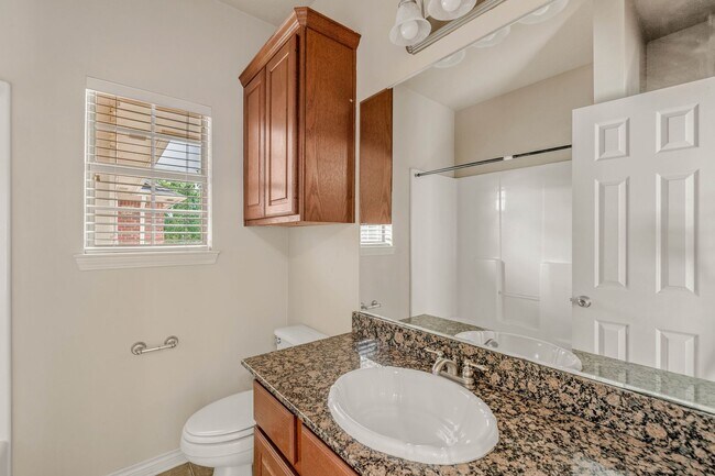 Building Photo - 304 Forest Dr Loop