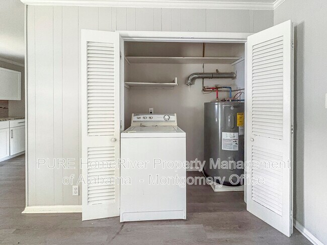 Building Photo - 1701 Longmeadow Dr