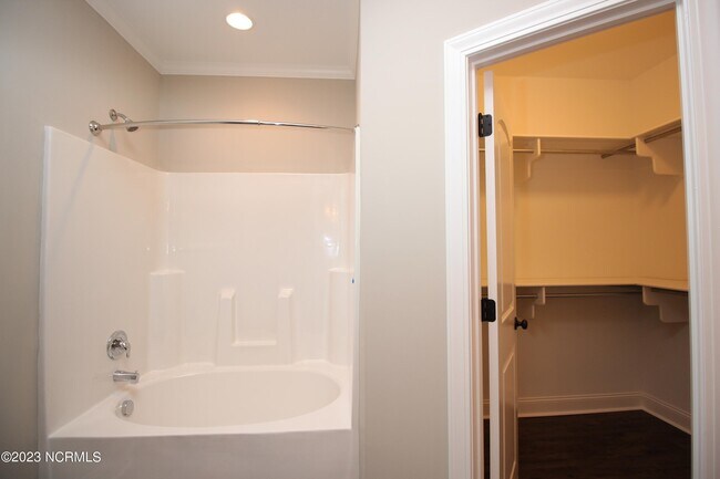 Building Photo - 2224 Brookville Dr