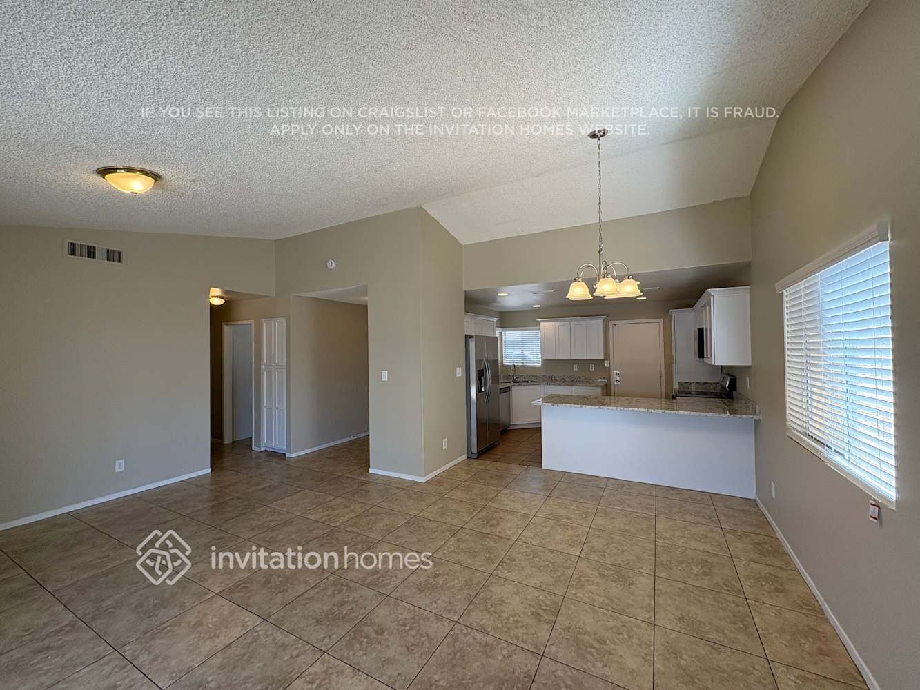 Building Photo - 8027 W Glenrosa Ave