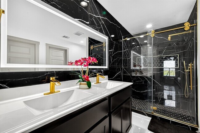 Building Photo - 31410 Hexan Hts Ln