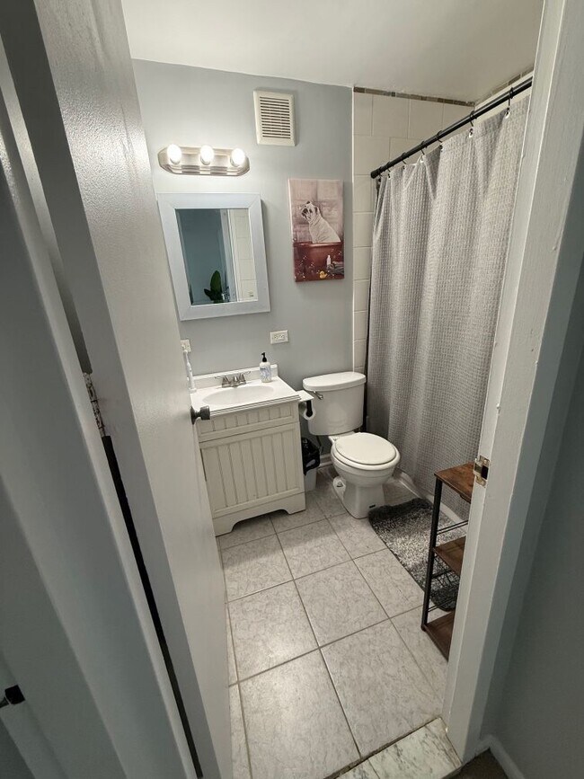 Building Photo - 720 W Gordon Terrace