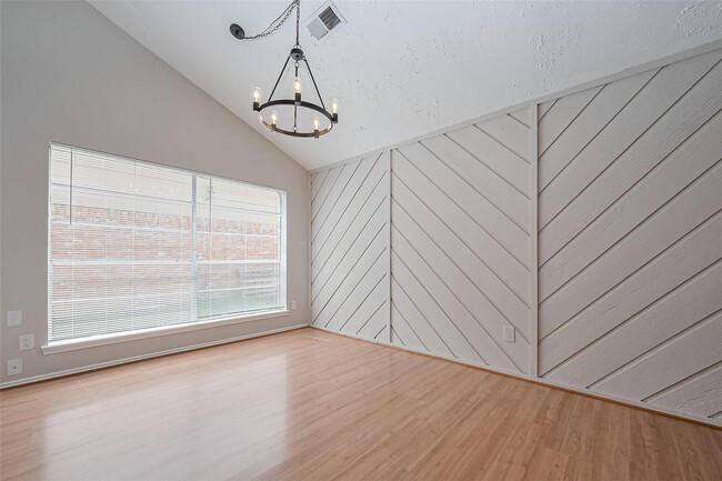 Building Photo - 2606 Lexington Woods Dr