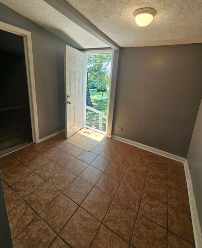 Building Photo - Updated 3BR house in West Louisville-Section 8 Accepted! **$400 off your first months rent**