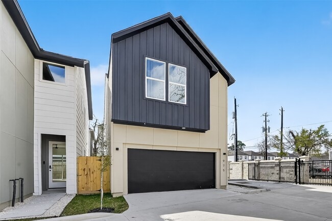 Building Photo - 975 Highland Lgt Ln