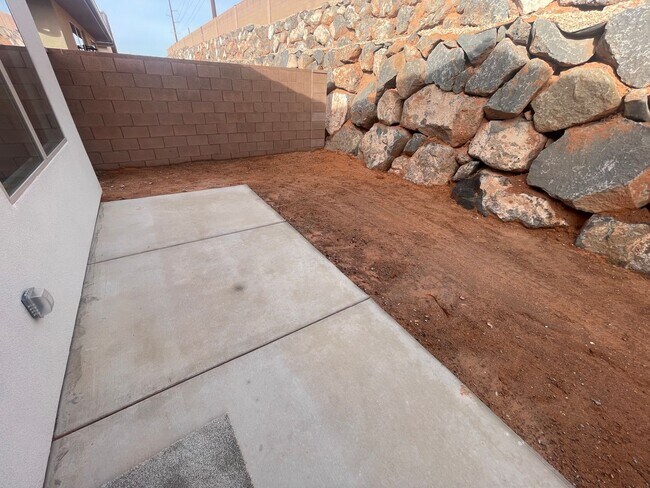 Building Photo - 82 Camino Borde