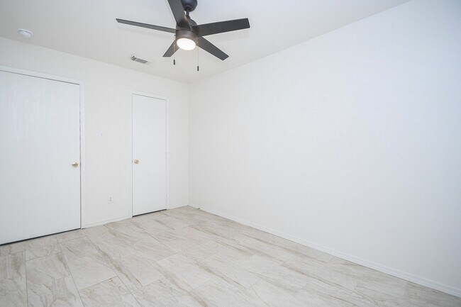 Building Photo - 6306 Spruce Manor Ln
