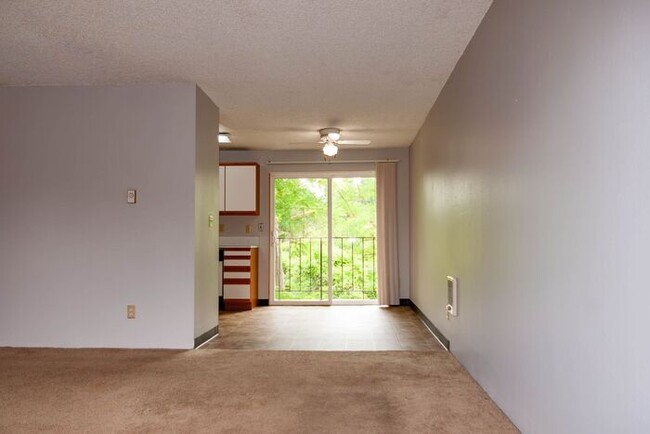 Building Photo - 2 bedroom unit only 5 minutes from downtow...