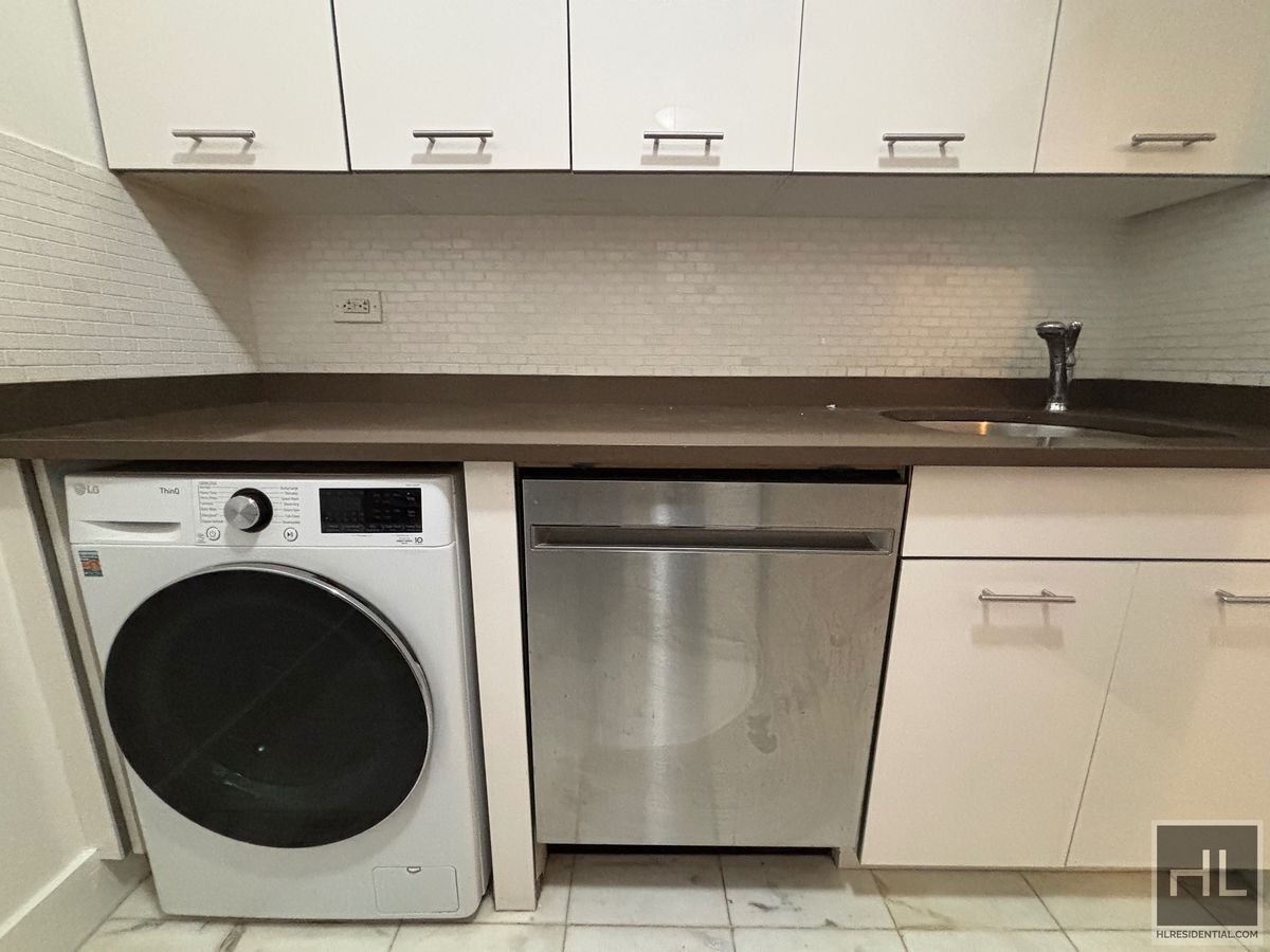 Building Photo - EAST 63 STREET