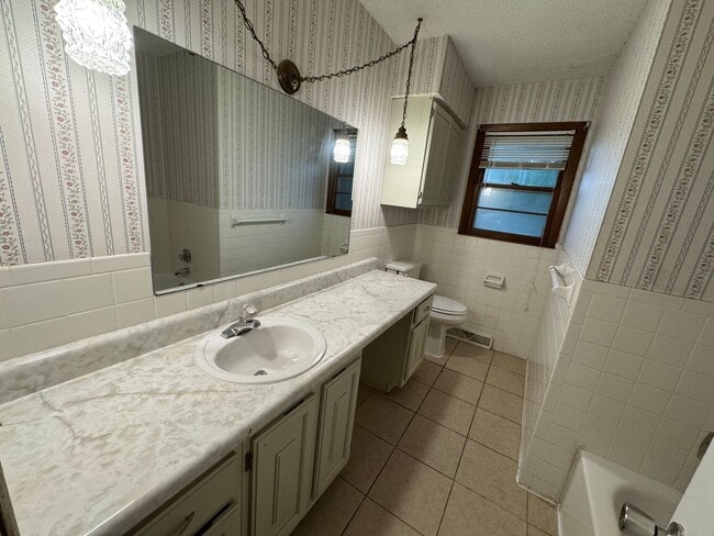 Building Photo - Beautiful  Home in Southeast Springfield