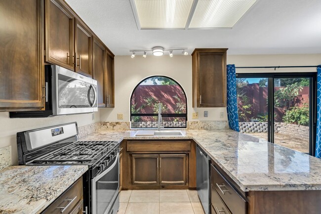 Building Photo - Charming 3BR House in Antelope