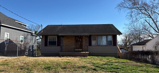 Building Photo - 2638 Summit Ave