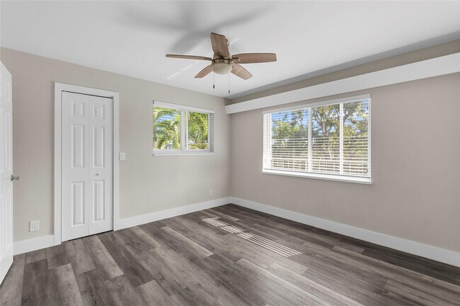 Building Photo - 2182 NE 5th Cir