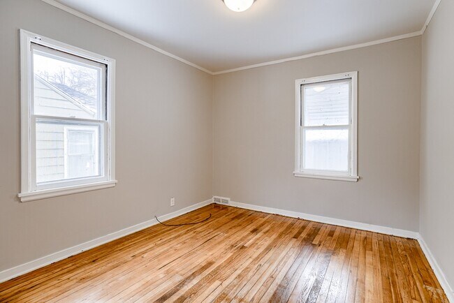 Building Photo - 6905 N 33rd St