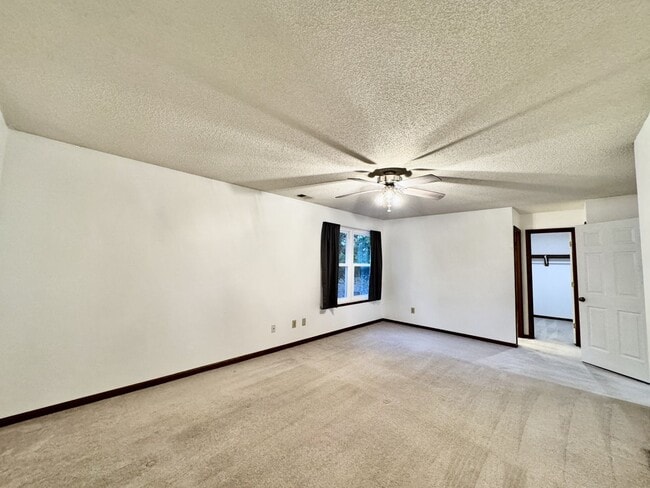 Building Photo - Ready NOW! A 4/2.5 in Glenwood! A Pet Friendly Home w/a HUGE Fenced Yard, Attached Garage!