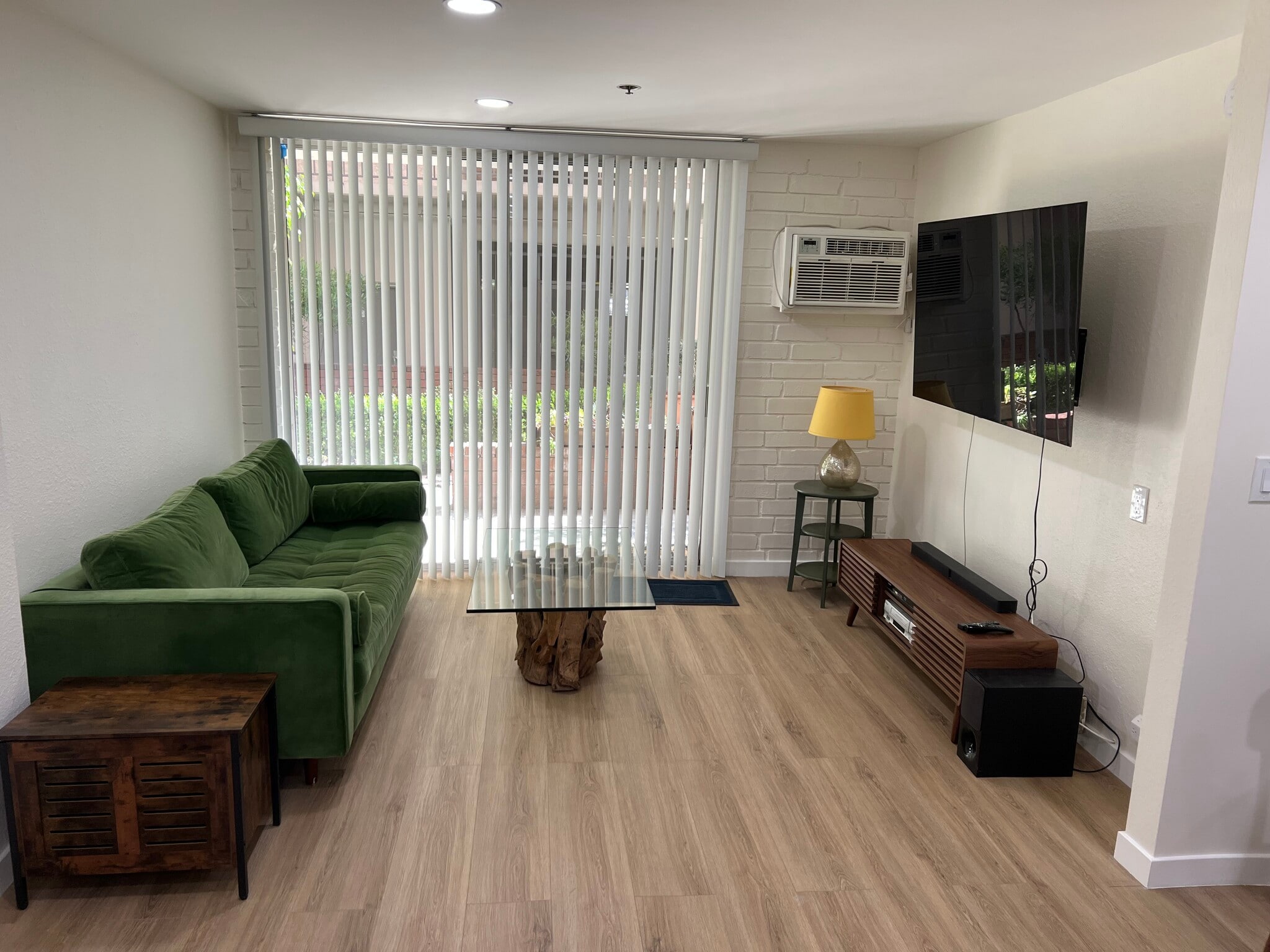 Living room - 1440 Veteran Ave