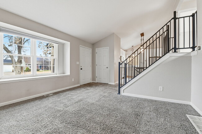 Building Photo - $2,695.95 - 4 Bed, 2 Bath Home in Aurora with Central AC, and In Unit Laundry!