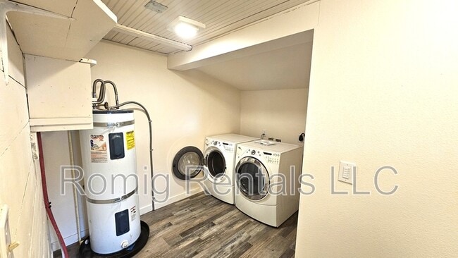 Building Photo - Cent- 1206 B Street