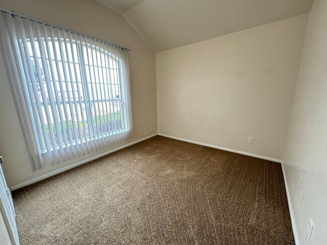 Building Photo - 3610 Fox Glove Ln