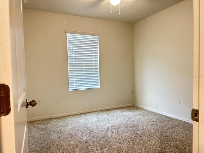 Building Photo - 4965 NE 14th Pl