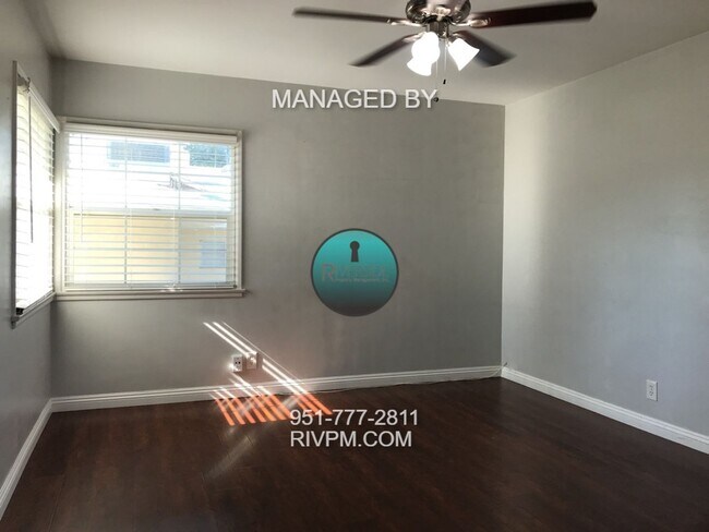 Building Photo - Tastefully remodeled home in a great Centr...