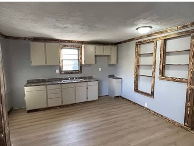 Building Photo - 820 N Owensby St