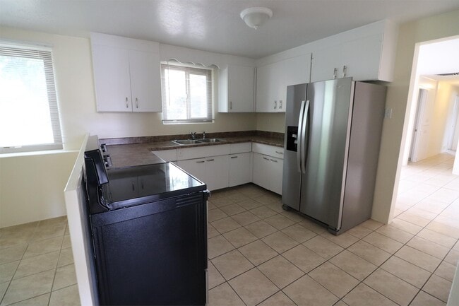 Building Photo - 3112 Colorado St NE