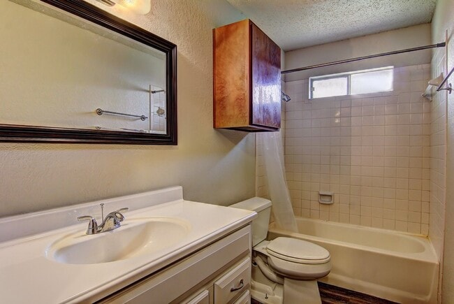 Building Photo - 3810 Brookhill Dr