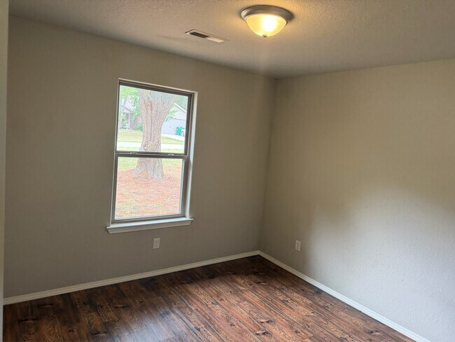 Building Photo - 170 Western Heights Cir