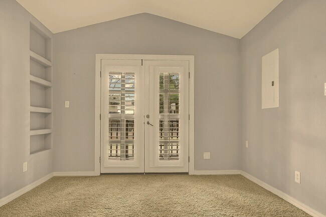 Building Photo - Upper Valley 3 Bedroom 2 Bath