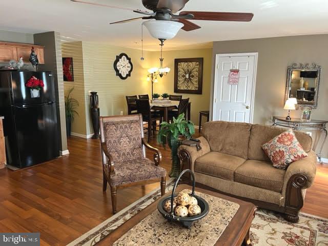 Building Photo - 305 Red Bud Ln