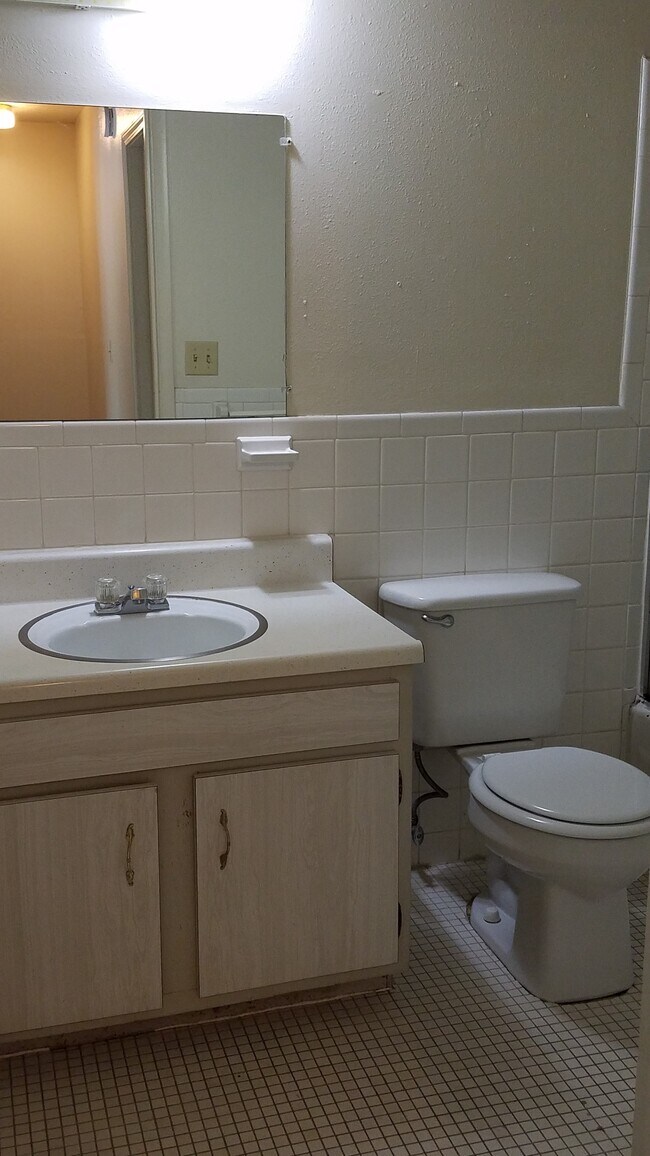 Building Photo - 2107 Bartlett St