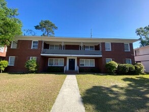 Building Photo - Located in Savannah, GA, this oversized 2-bedroom, 2-bathroom unit