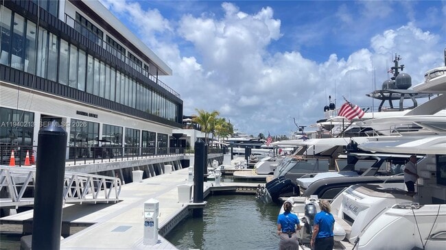 Building Photo - 200 S Birch Rd