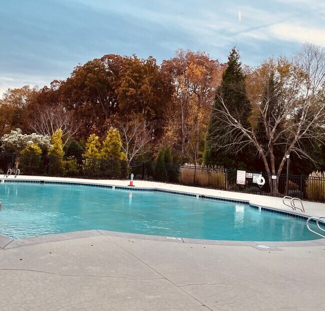 Building Photo - Spacious 3 Bedroom Townhome in Bridford Downs