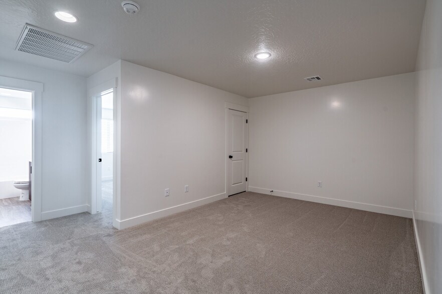 Building Photo - 5680 S Duel Ln
