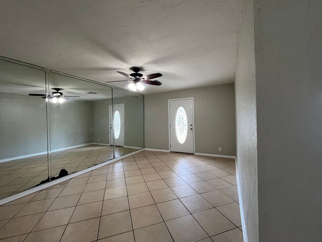 Building Photo - 3 Bedroom, 1 bath Pool Home in Lake City