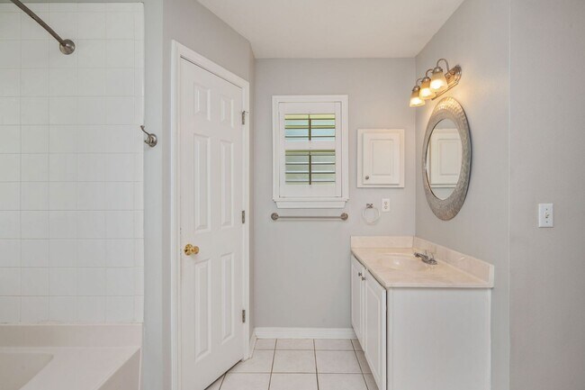 Building Photo - Updated Home in Bluewater Bay!