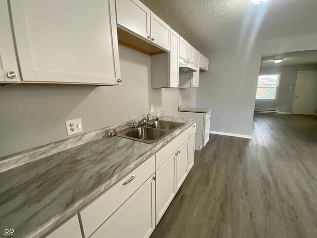 Building Photo - 86 N Holmes Ave