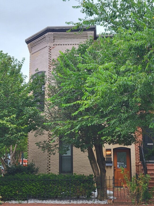 Building Photo - 255 10th St NE