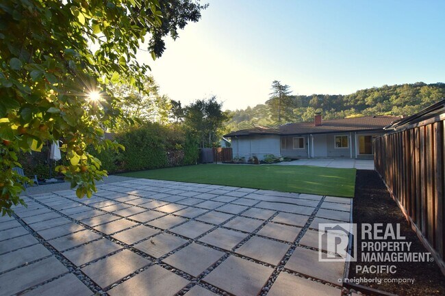 Building Photo - 3-Bedroom Retreat with Expansive Backyard ...