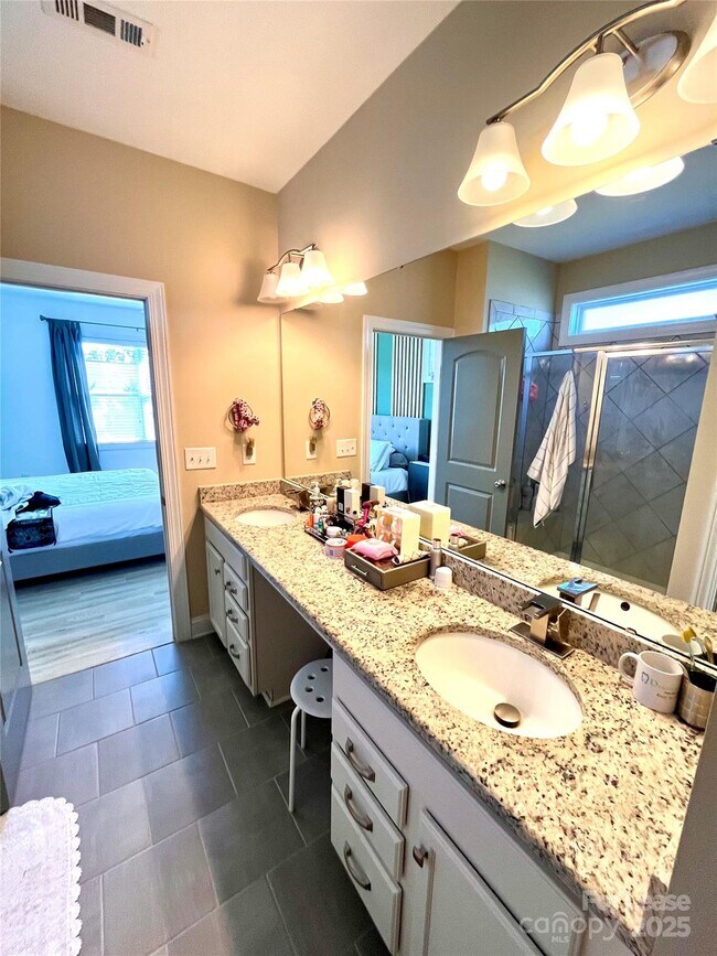Building Photo - 1101 Waterlily Dr