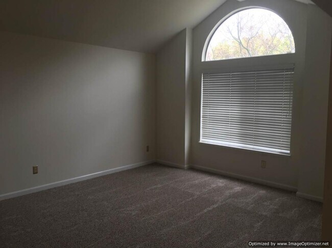 Building Photo - 530 W Alluvial Ave