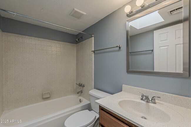 Building Photo - 1028 S Ash Ave