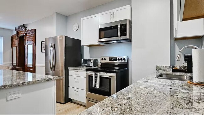 Building Photo - Townhome on Lawyer's Row