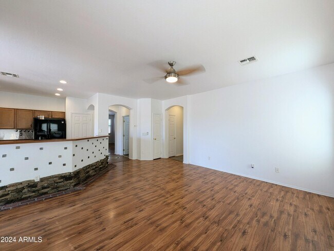 Building Photo - 1530 E Branham Ln
