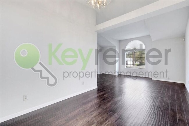 Building Photo - 2624 Walnut Ave