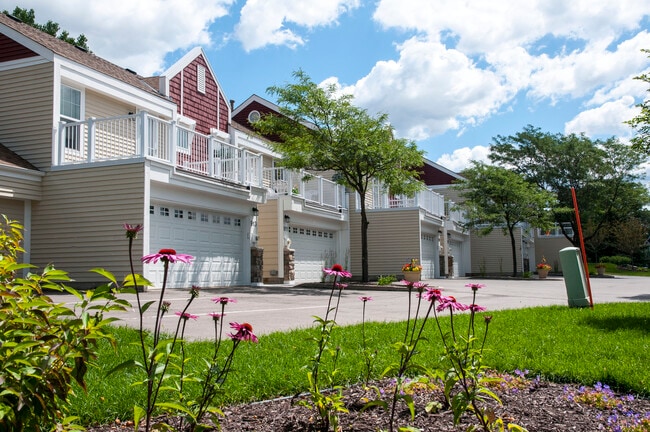 Building Photo - Eagan Gables Townhomes