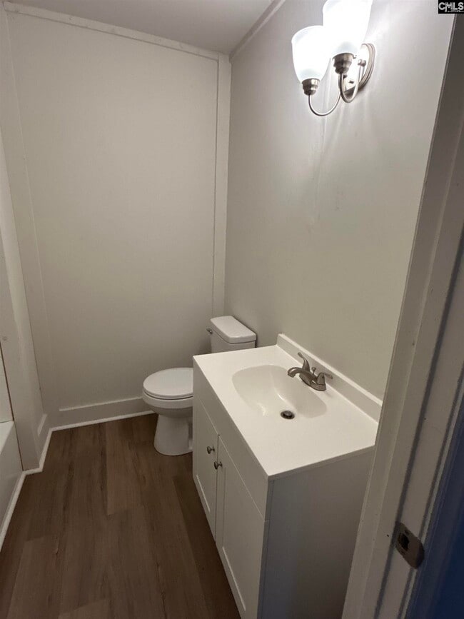 Building Photo - 2327 Laurie St