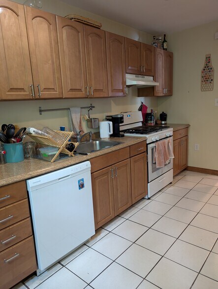 Building Photo - 27 South Crescent Circuit